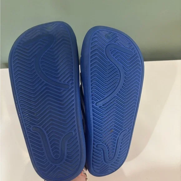 Adidas Adilette Clog - perfect pre/post game or meet shoe for swim/dive/soccer - Picture 4 of 4